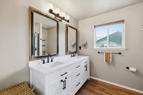 Bath - 3014 E Pineglen Ave, Mead, WA 99021 photo 1 of 3