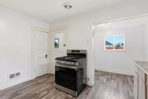 Entry Way - 628 E Longfellow Ave, Spokane, WA 99207 photo 1 of 2