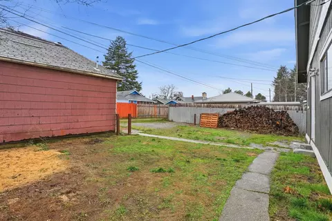 Exterior - 628 E Longfellow Ave, Spokane, WA 99207 photo 6 of 9