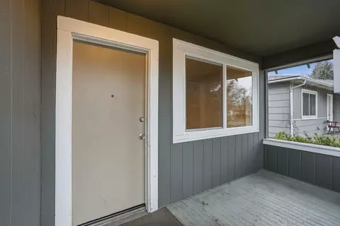 Exterior - 628 E Longfellow Ave, Spokane, WA 99207 photo 4 of 9