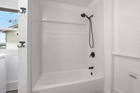 Bath - 628 E Longfellow Ave, Spokane, WA 99207 photo 1 of 1