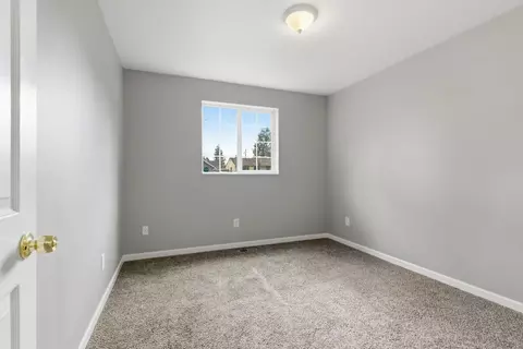 Bedroom - 923 E Walton Ave, Spokane, WA 99207 photo 5 of 6