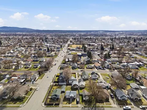 View/Area - 923 E Walton Ave, Spokane, WA 99207 photo 11 of 12
