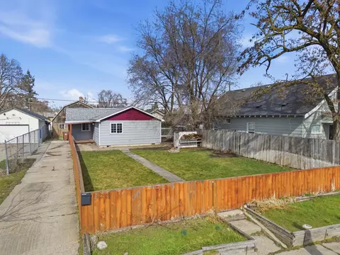 Exterior - 923 E Walton Ave, Spokane, WA 99207 photo 5 of 10