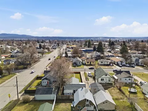 View/Area - 923 E Walton Ave, Spokane, WA 99207 photo 3 of 12