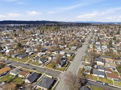 View/Area - 923 E Walton Ave, Spokane, WA 99207 photo 9 of 12