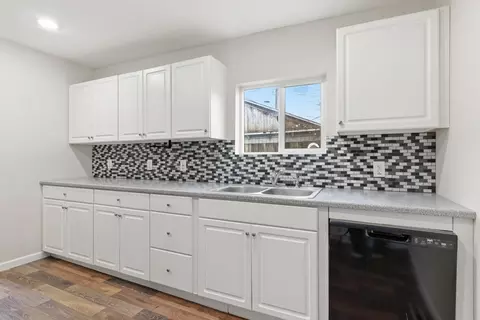 Kitchen - 923 E Walton Ave, Spokane, WA 99207 photo 1 of 4