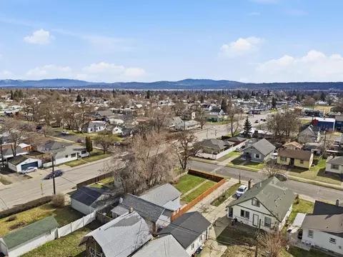View/Area - 923 E Walton Ave, Spokane, WA 99207 photo 2 of 12