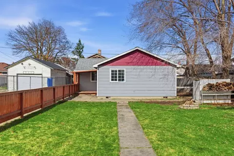 Exterior - 923 E Walton Ave, Spokane, WA 99207 photo 4 of 10