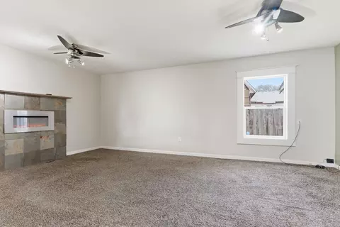 Living - 923 E Walton Ave, Spokane, WA 99207 photo 3 of 5