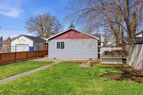 Exterior - 923 E Walton Ave, Spokane, WA 99207 photo 3 of 10