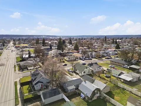 View/Area - 923 E Walton Ave, Spokane, WA 99207 photo 4 of 12