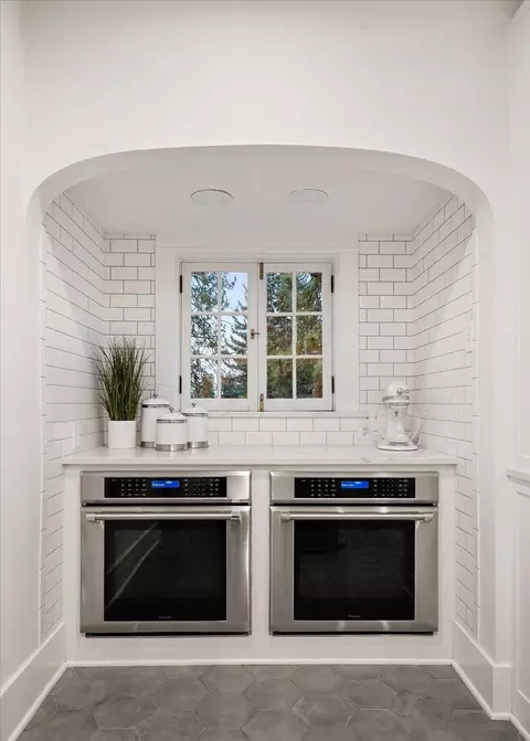 Kitchen - 520 E 11th Ave, Spokane, WA 99202 photo 3 of 4