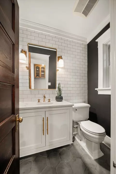 Bath - 520 E 11th Ave, Spokane, WA 99202 photo 1 of 4