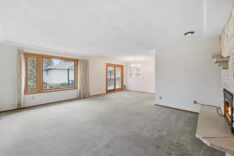 Living - 7147 N Fleming St, Spokane, WA 99208 photo 2 of 9