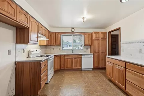 Kitchen - 7147 N Fleming St, Spokane, WA 99208 photo 1 of 3