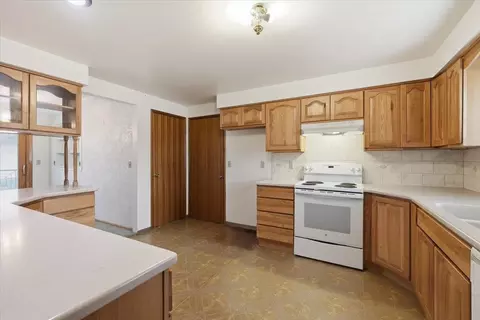 Kitchen - 7147 N Fleming St, Spokane, WA 99208 photo 2 of 3