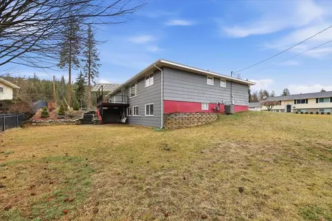 Exterior - 7147 N Fleming St, Spokane, WA 99208 photo 5 of 7