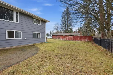 Exterior - 7147 N Fleming St, Spokane, WA 99208 photo 6 of 7