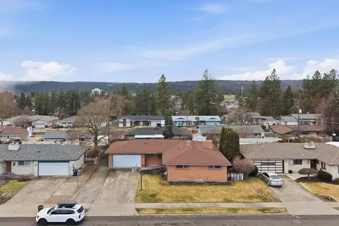 5827 N Fleming St, Spokane, WA 99205