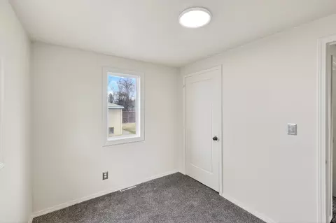 Bedroom - 1517 E Sanson Ave, Spokane, WA 99207 photo 2 of 6