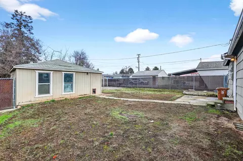 Exterior - 1517 E Sanson Ave, Spokane, WA 99207 photo 4 of 8