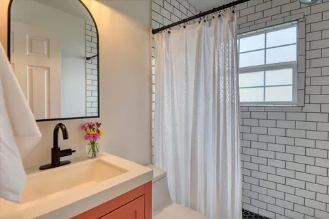 Bath - 3134 E 30th Ave, Spokane, WA 99223 photo 1 of 3