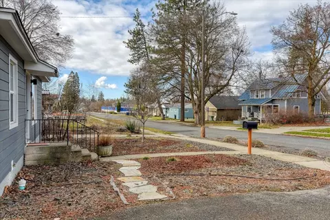 Exterior - 3134 E 30th Ave, Spokane, WA 99223 photo 6 of 14