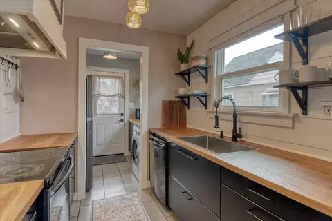 Kitchen - 3134 E 30th Ave, Spokane, WA 99223 photo 2 of 3