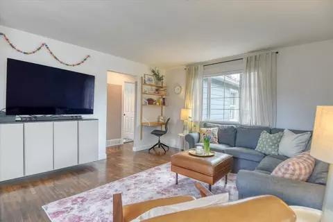 Living - 3134 E 30th Ave, Spokane, WA 99223 photo 3 of 4