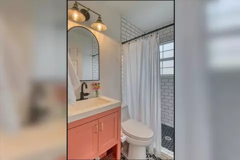 Bath - 3134 E 30th Ave, Spokane, WA 99223 photo 2 of 3