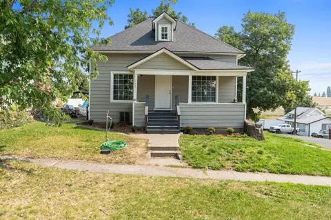 242 S Broadway St, Tekoa, WA 99033