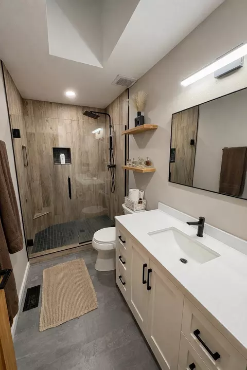 Bath - 517 E Westcrest Ave, Colbert, WA 99005 photo 1 of 2
