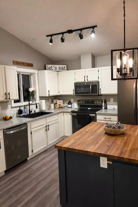 Kitchen - 517 E Westcrest Ave, Colbert, WA 99005 photo 2 of 3