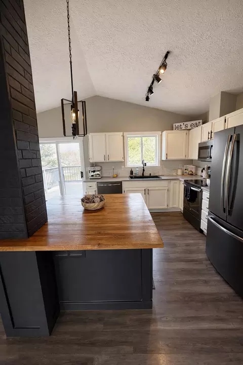 Kitchen - 517 E Westcrest Ave, Colbert, WA 99005 photo 3 of 3