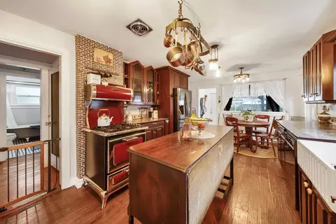 Kitchen - 2517 E Illinois Ave, Spokane, WA 99207 photo 2 of 3