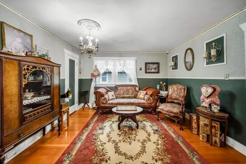 Living - 2517 E Illinois Ave, Spokane, WA 99207 photo 3 of 4