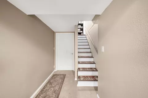 Entry Way - 2517 E Illinois Ave, Spokane, WA 99207 photo 6 of 9