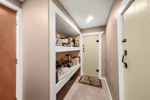 Entry Way - 2517 E Illinois Ave, Spokane, WA 99207 photo 7 of 9