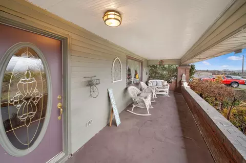Exterior - 2517 E Illinois Ave, Spokane, WA 99207 photo 4 of 8