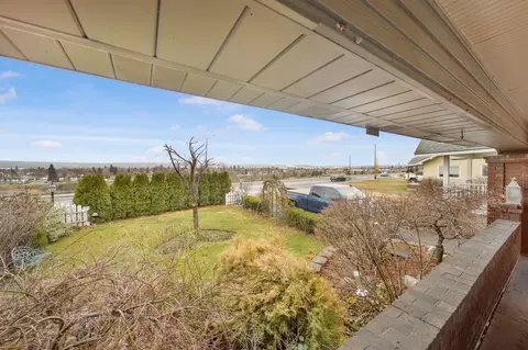 Exterior - 2517 E Illinois Ave, Spokane, WA 99207 photo 5 of 8