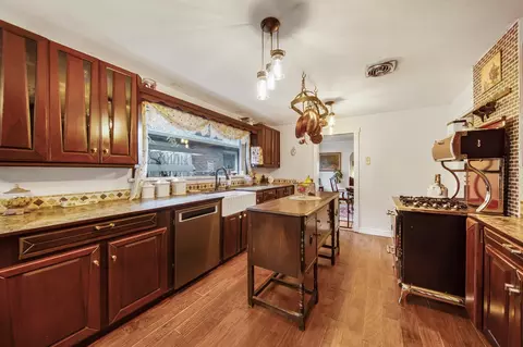 Kitchen - 2517 E Illinois Ave, Spokane, WA 99207 photo 3 of 3