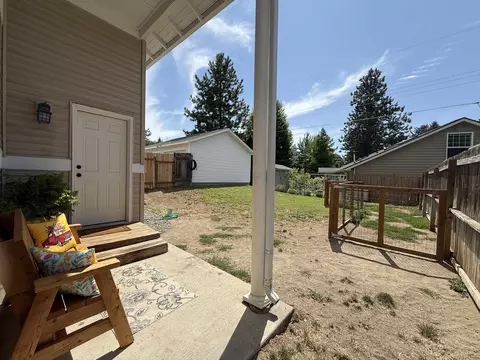 Exterior - 9906 E 17th Ln, Spokane Valley, WA 99206 photo 5 of 7