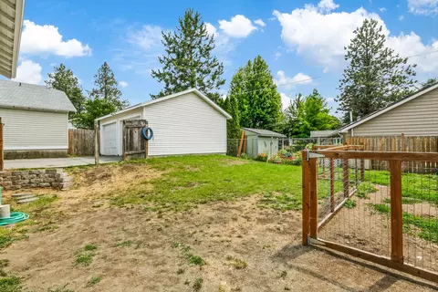 Exterior - 9906 E 17th Ln, Spokane Valley, WA 99206 photo 4 of 7