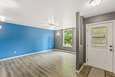 Living - 9906 E 17th Ln, Spokane Valley, WA 99206 photo 2 of 4