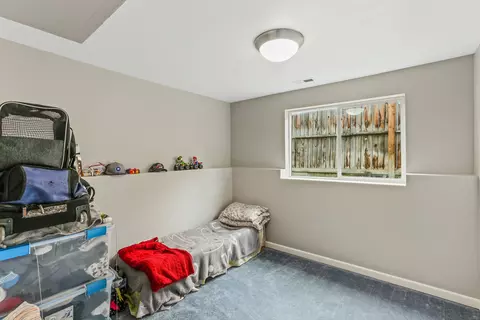 Bedroom - 9906 E 17th Ln, Spokane Valley, WA 99206 photo 6 of 6