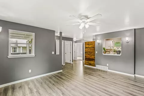 Living - 9906 E 17th Ln, Spokane Valley, WA 99206 photo 3 of 4