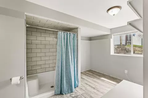 Bath - 9906 E 17th Ln, Spokane Valley, WA 99206 photo 2 of 2