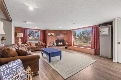 Living - 205 E 1st Ave, Spangle, WA 99031 photo 2 of 3