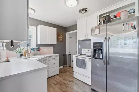 Kitchen - 2318 E Columbia Ave, Spokane, WA 99208 photo 1 of 4